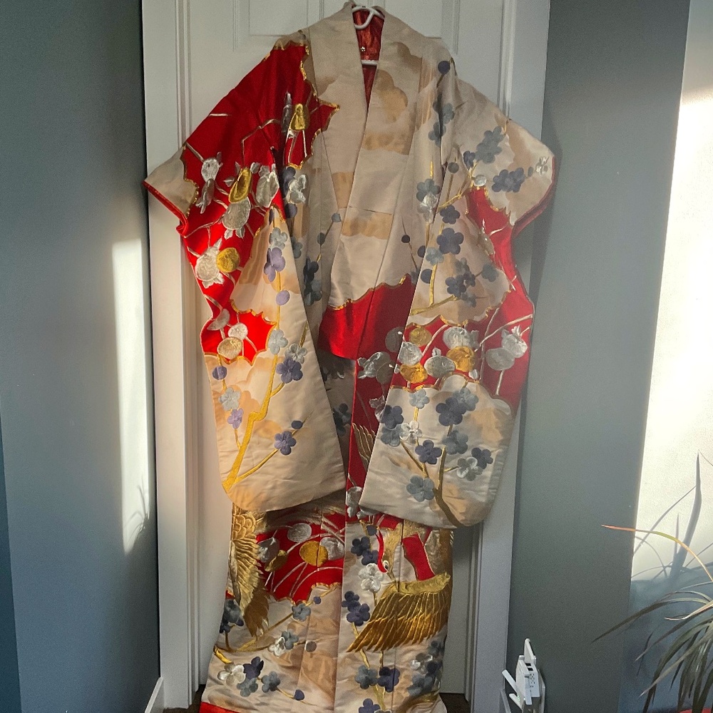 Traditional Embroidered Japanese Bride Wedding Kimono Uchikake